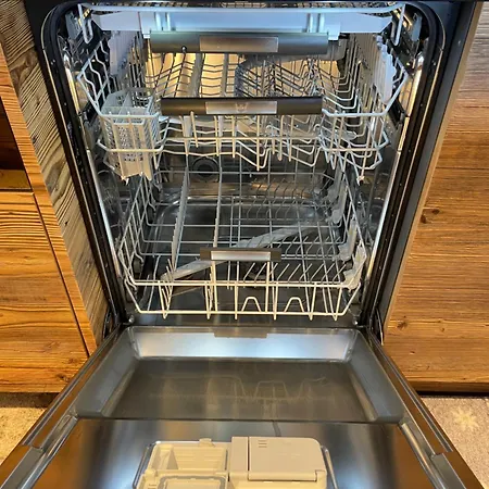 Luxury - Newly Renovated - 4 Guests Apartment