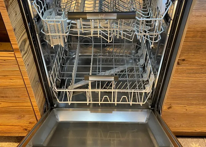 Luxury - Newly Renovated - 4 Guests Apartment